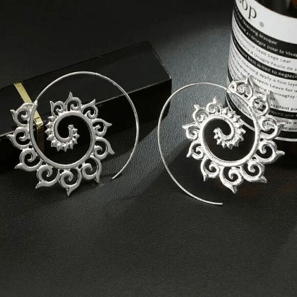 SILVER GEOMETRIC CIRCULAR SPIRAL TRIBAL BOHO GYPSY EARRINGS - Picture 1 of 2